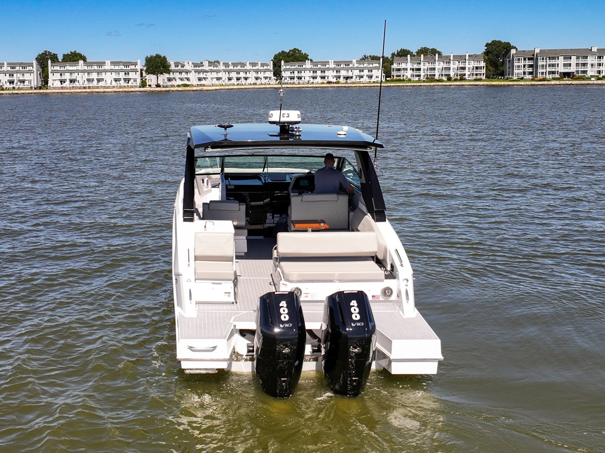 Cruisers Yachts 34 GLS Outboard — 2026 Cruisers Yachts 34 GLS Outboard — photo 3