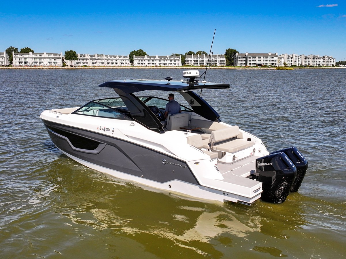 Cruisers Yachts 34 GLS Outboard — 2026 Cruisers Yachts 34 GLS Outboard — photo 4