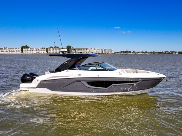 CRUISERS YACHTS 34 GLS OUTBOARD — 2026 Cruisers Yachts 34 GLS Outboard