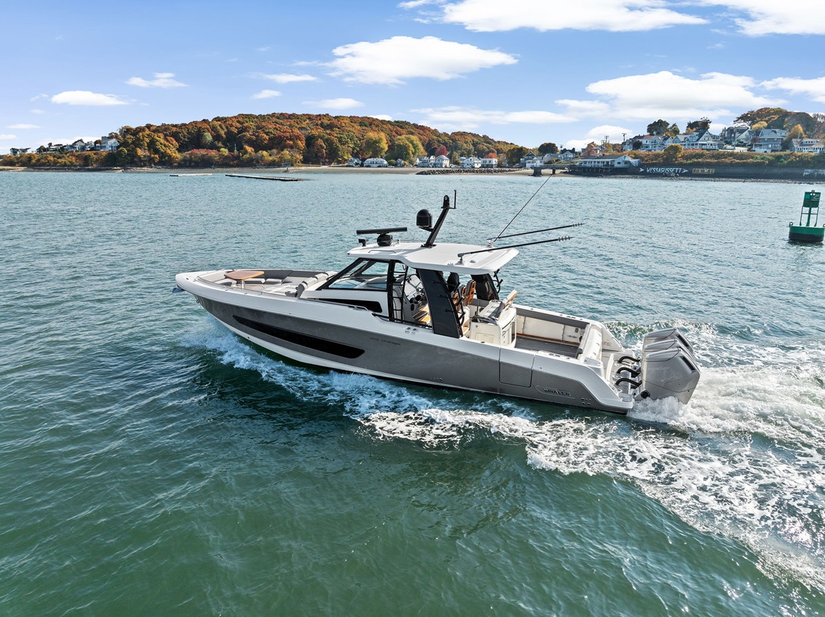 Boston Whaler 420 Outrage — 2022 Boston Whaler 420 Outrage — photo 4