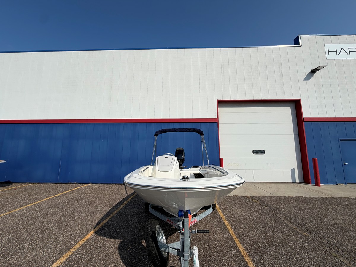 Boston Whaler 130 Super Sport — 2027 Boston Whaler 130 Super Sport — photo 3