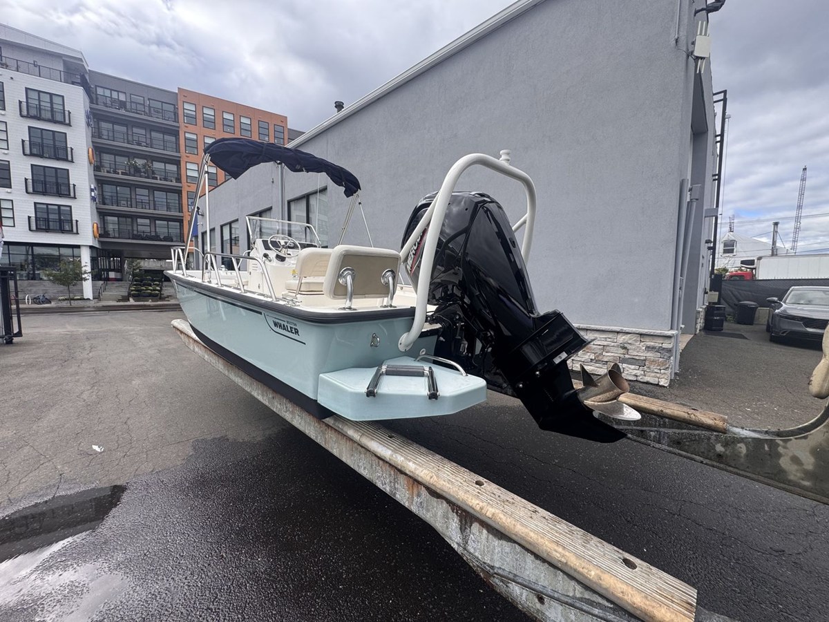 Boston Whaler 17 MONTAUK — 2022 Boston Whaler 17 Montauk — photo 2