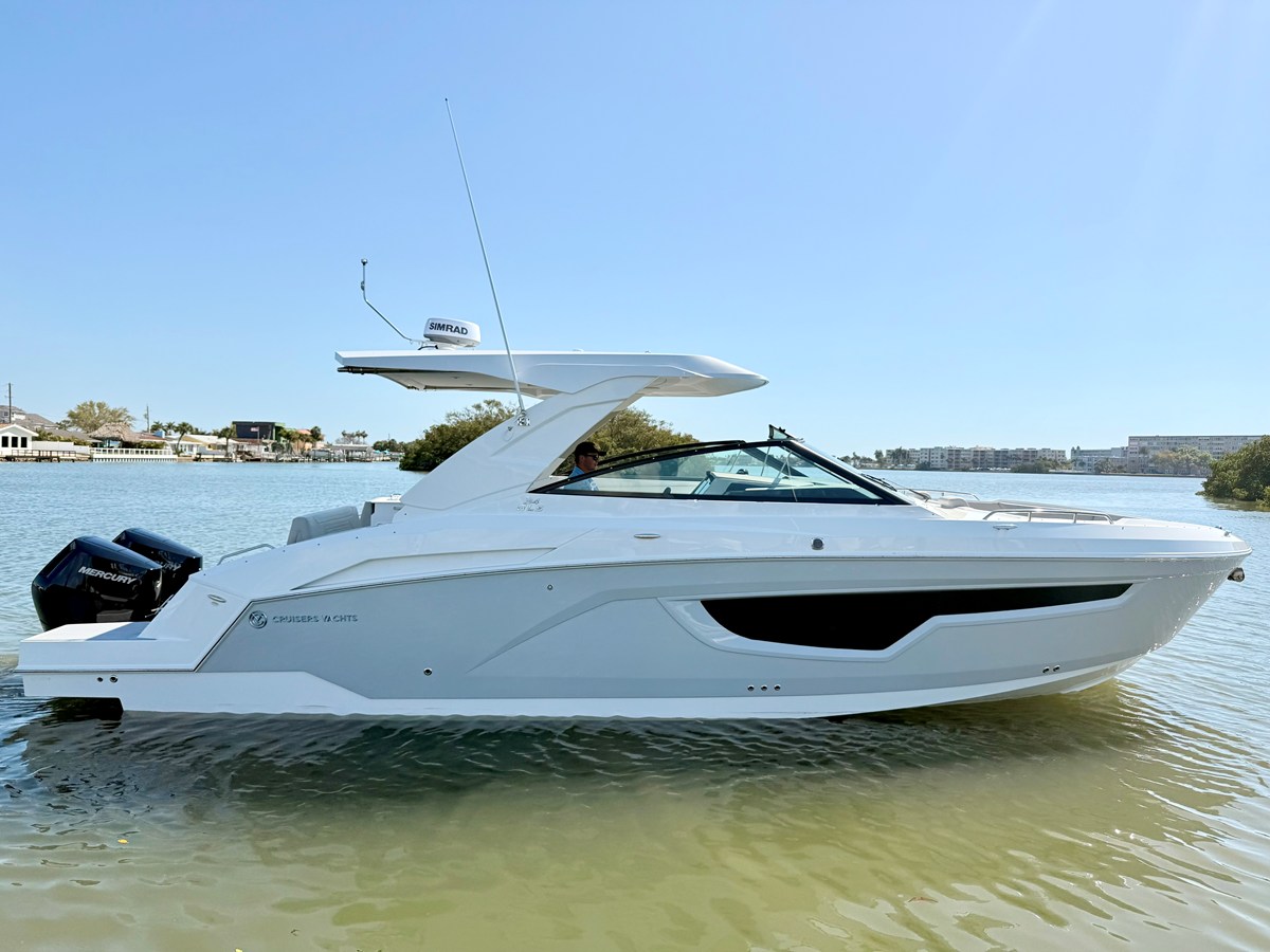 Cruisers Yachts 34 GLS Outboard — 2026 Cruisers Yachts 34 GLS Outboard — photo 2