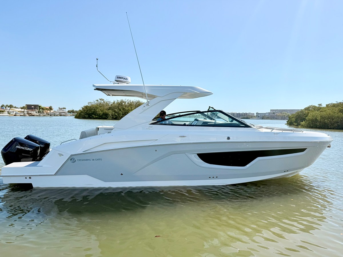 Cruisers Yachts 34 GLS Outboard — 2026 Cruisers Yachts 34 GLS Outboard — photo 4