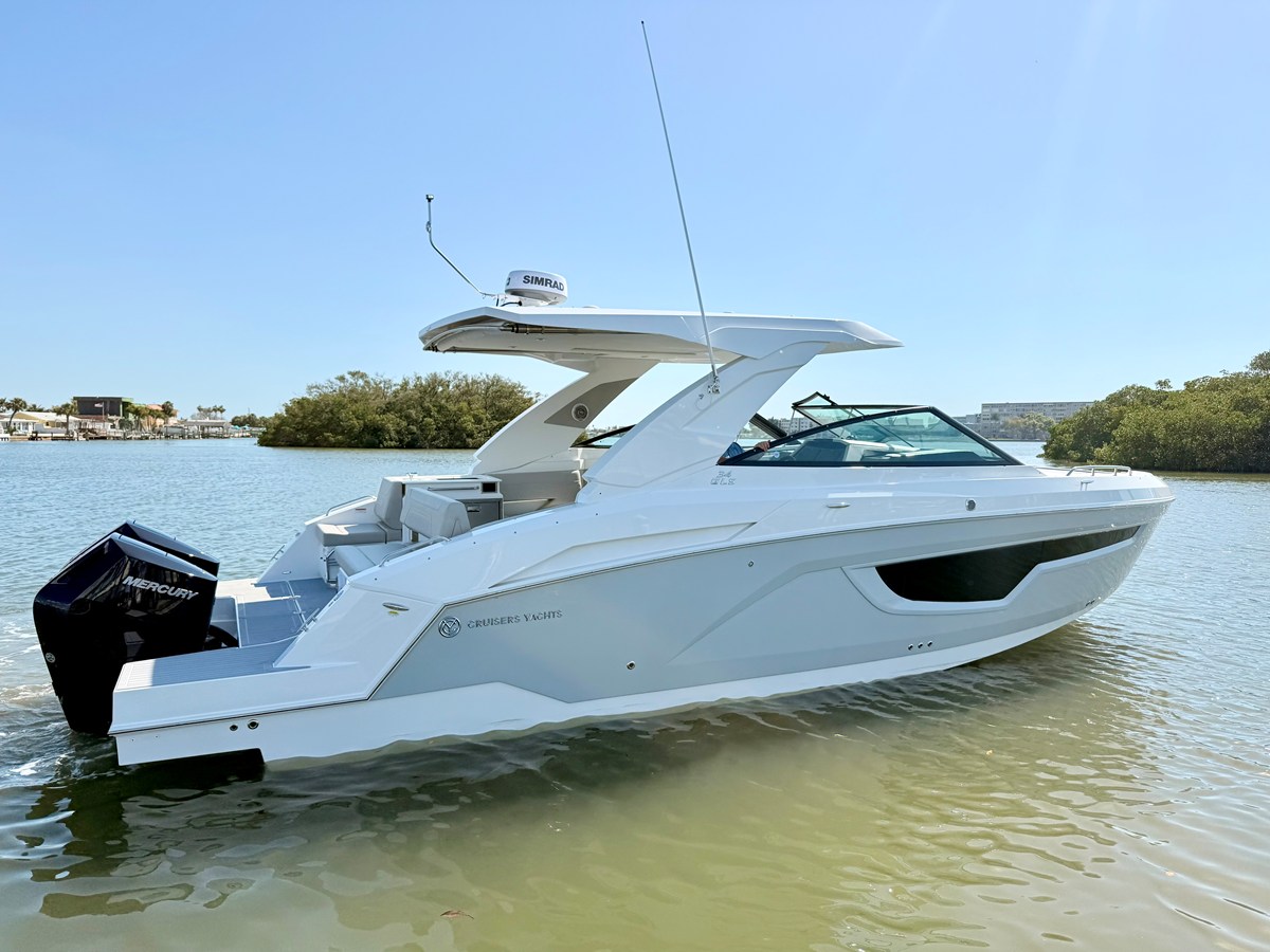 Cruisers Yachts 34 GLS Outboard — 2026 Cruisers Yachts 34 GLS Outboard — photo 5