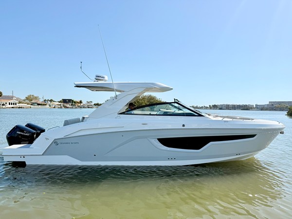 CRUISERS YACHTS 34 GLS OUTBOARD — 2026 Cruisers Yachts 34 GLS Outboard