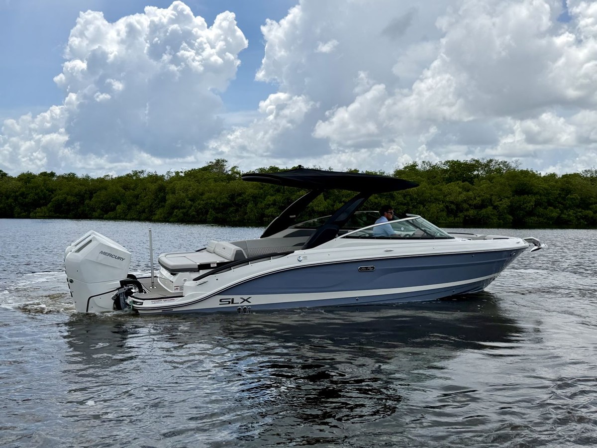 Sea Ray SLX 280 Outboard — 2027 Sea Ray SLX 280 Outboard — photo 3