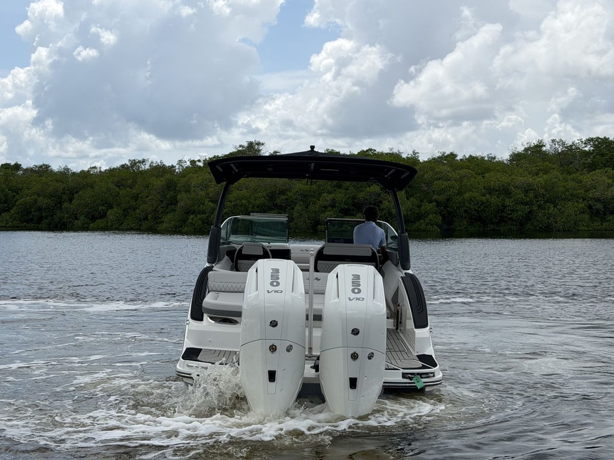 Sea Ray SLX 280 Outboard — 2027 Sea Ray SLX 280 Outboard — photo 5