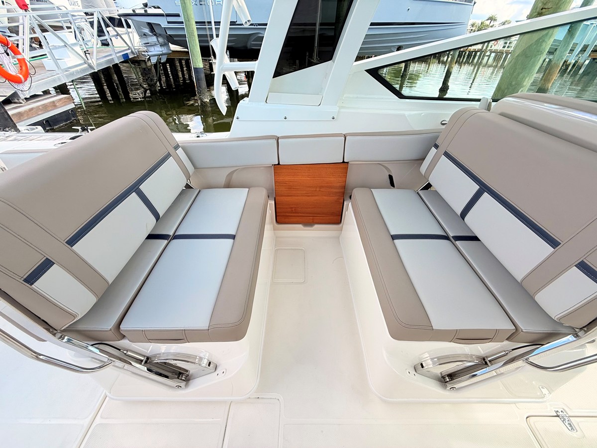 BOSTON WHALER 330 VANTAGE, photo 44
