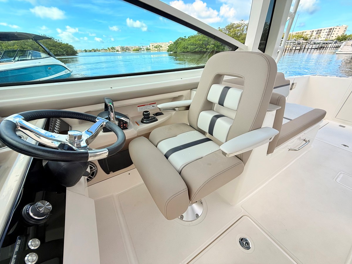 BOSTON WHALER 330 VANTAGE, photo 52