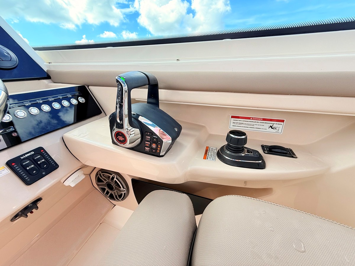 BOSTON WHALER 330 VANTAGE, photo 53