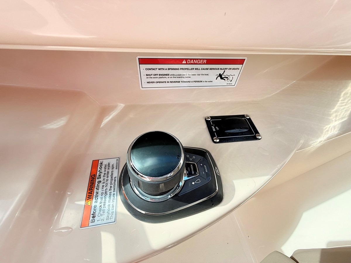 BOSTON WHALER 330 VANTAGE, photo 54