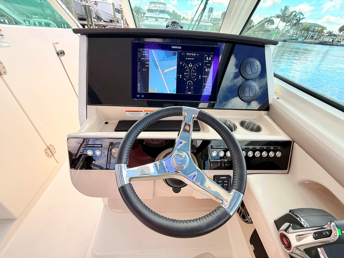 BOSTON WHALER 330 VANTAGE, photo 57