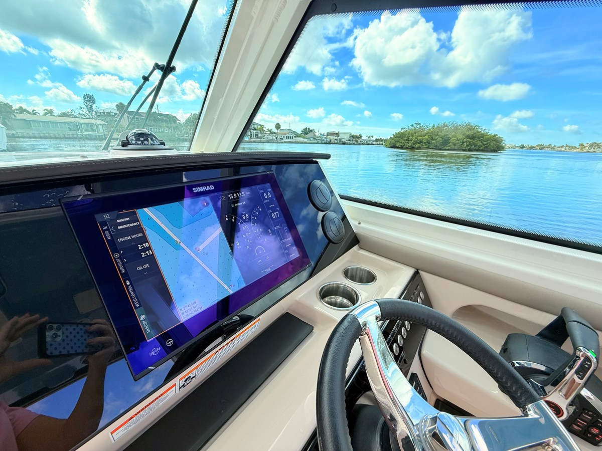 BOSTON WHALER 330 VANTAGE, photo 58