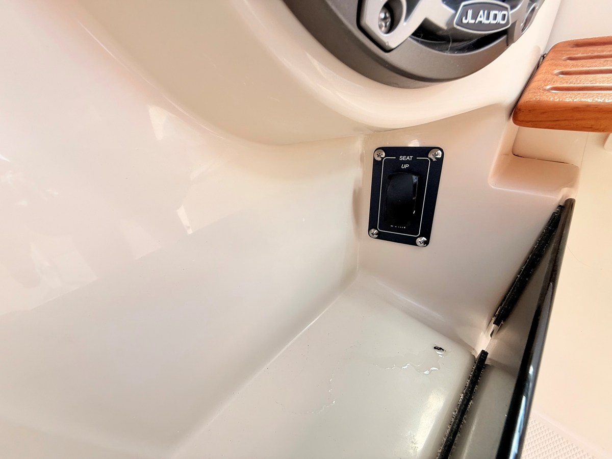 BOSTON WHALER 330 VANTAGE, photo 61