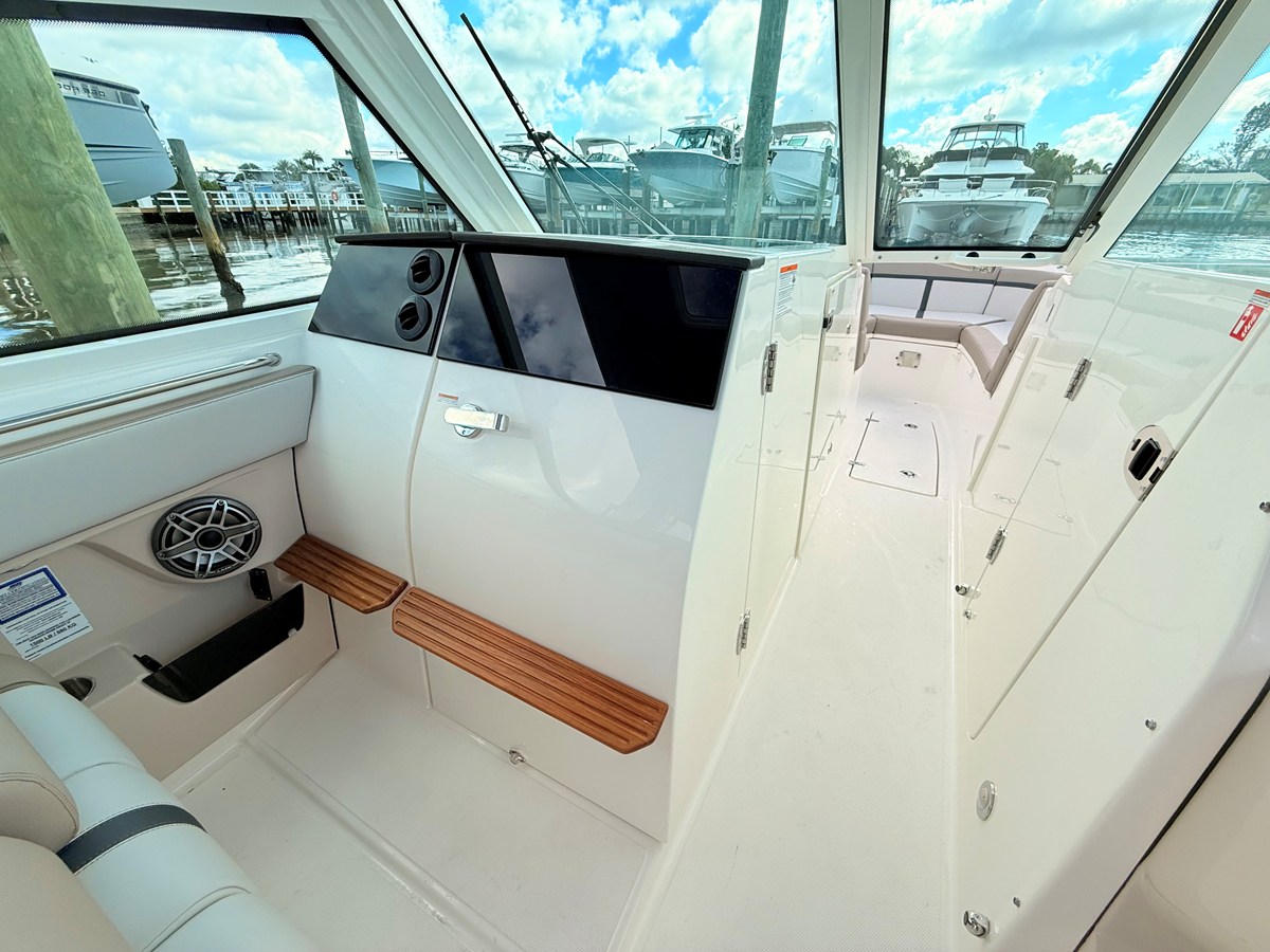 BOSTON WHALER 330 VANTAGE, photo 63