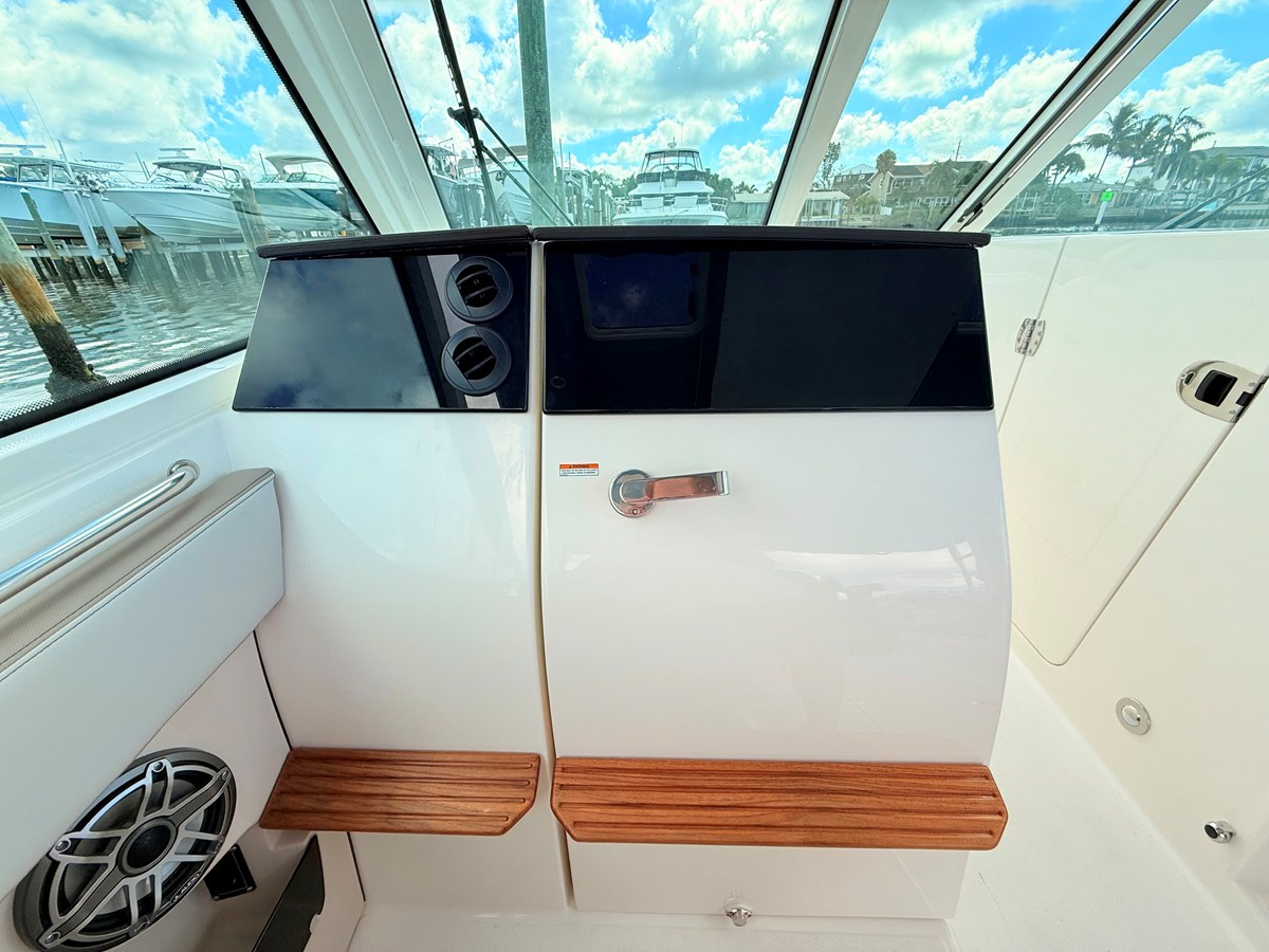 BOSTON WHALER 330 VANTAGE, photo 64