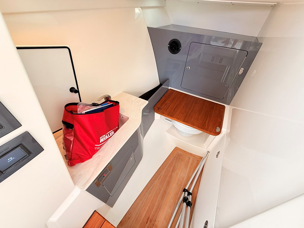 BOSTON WHALER 330 VANTAGE, photo 67