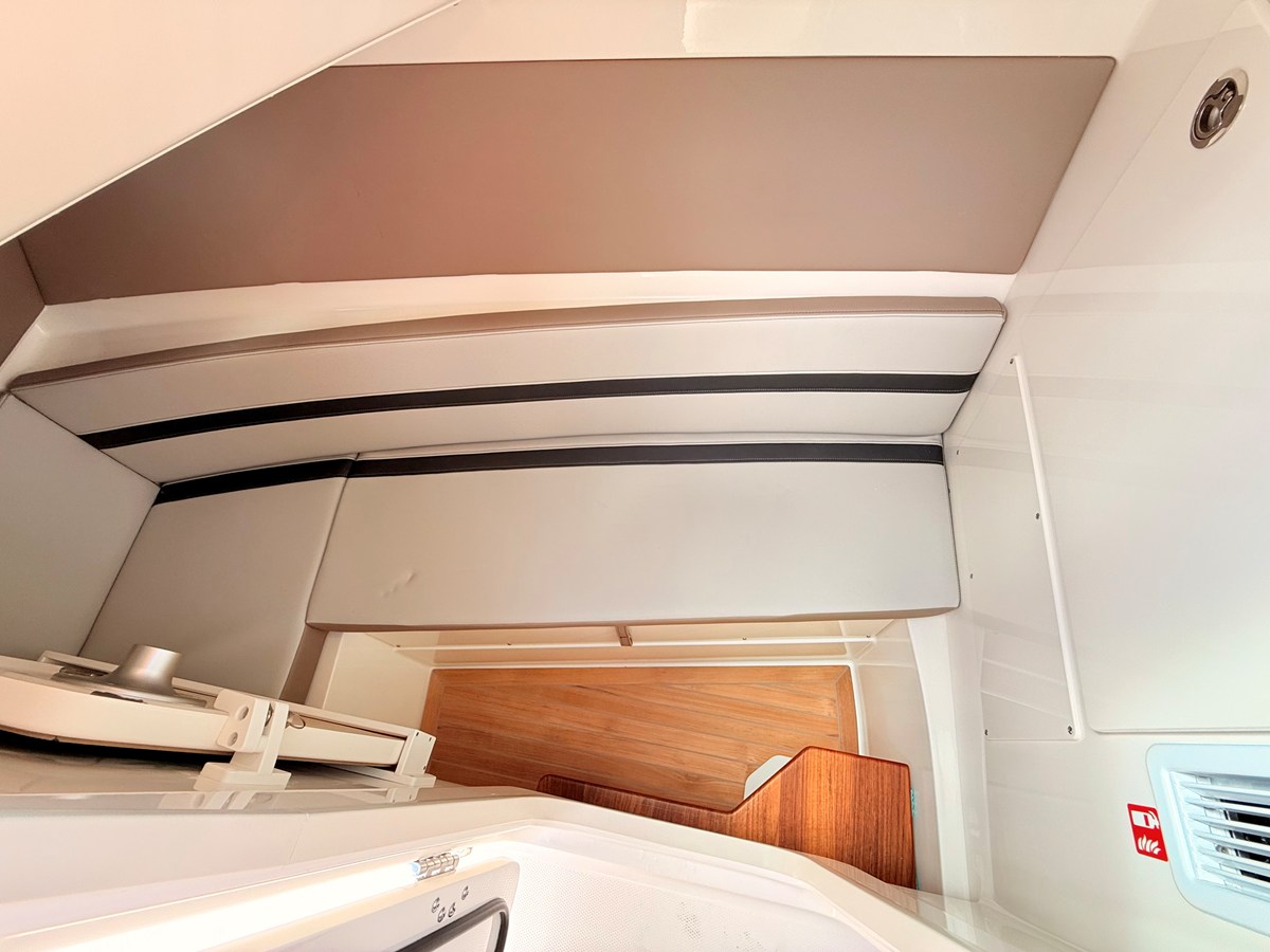 BOSTON WHALER 330 VANTAGE, photo 70
