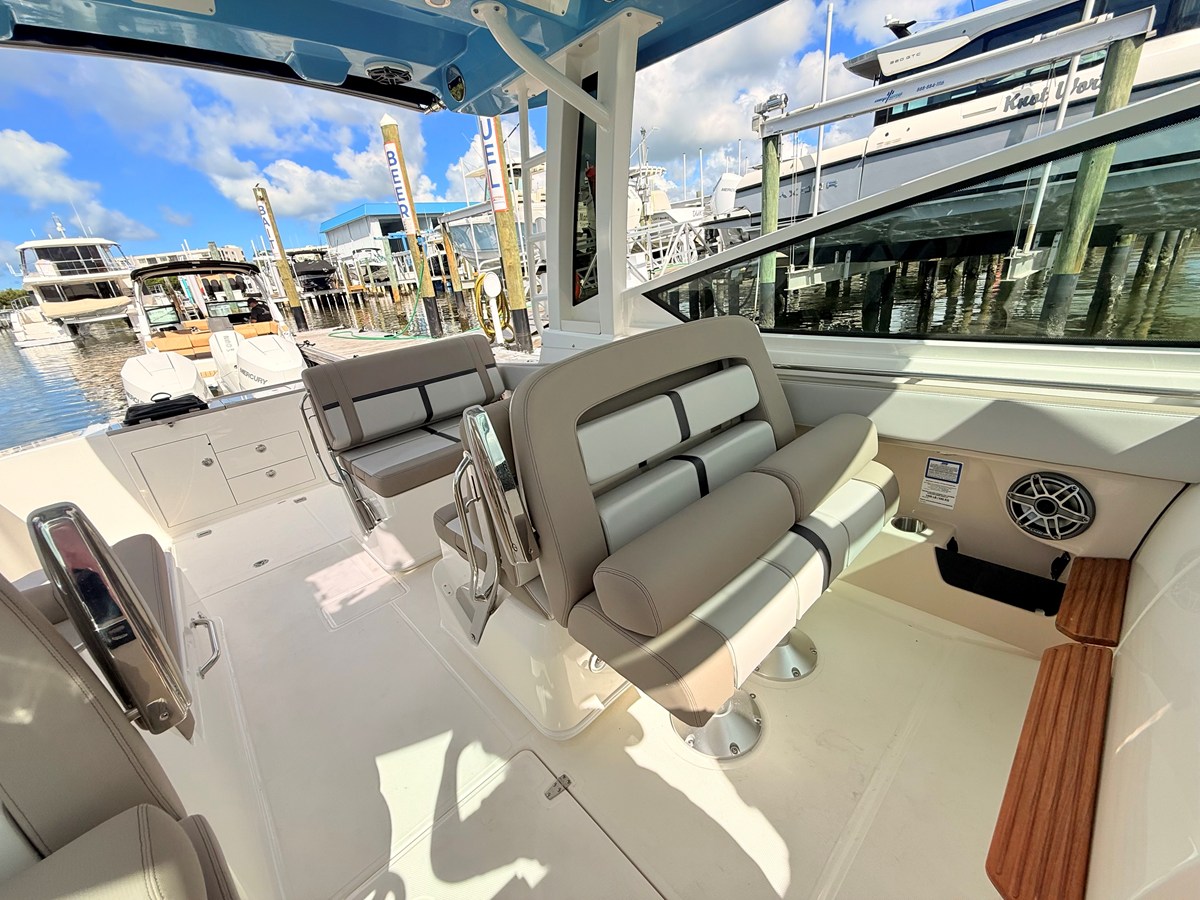 BOSTON WHALER 330 VANTAGE, photo 74