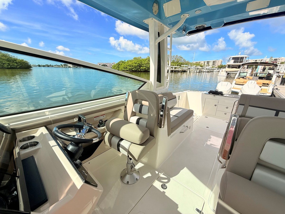 BOSTON WHALER 330 VANTAGE, photo 75