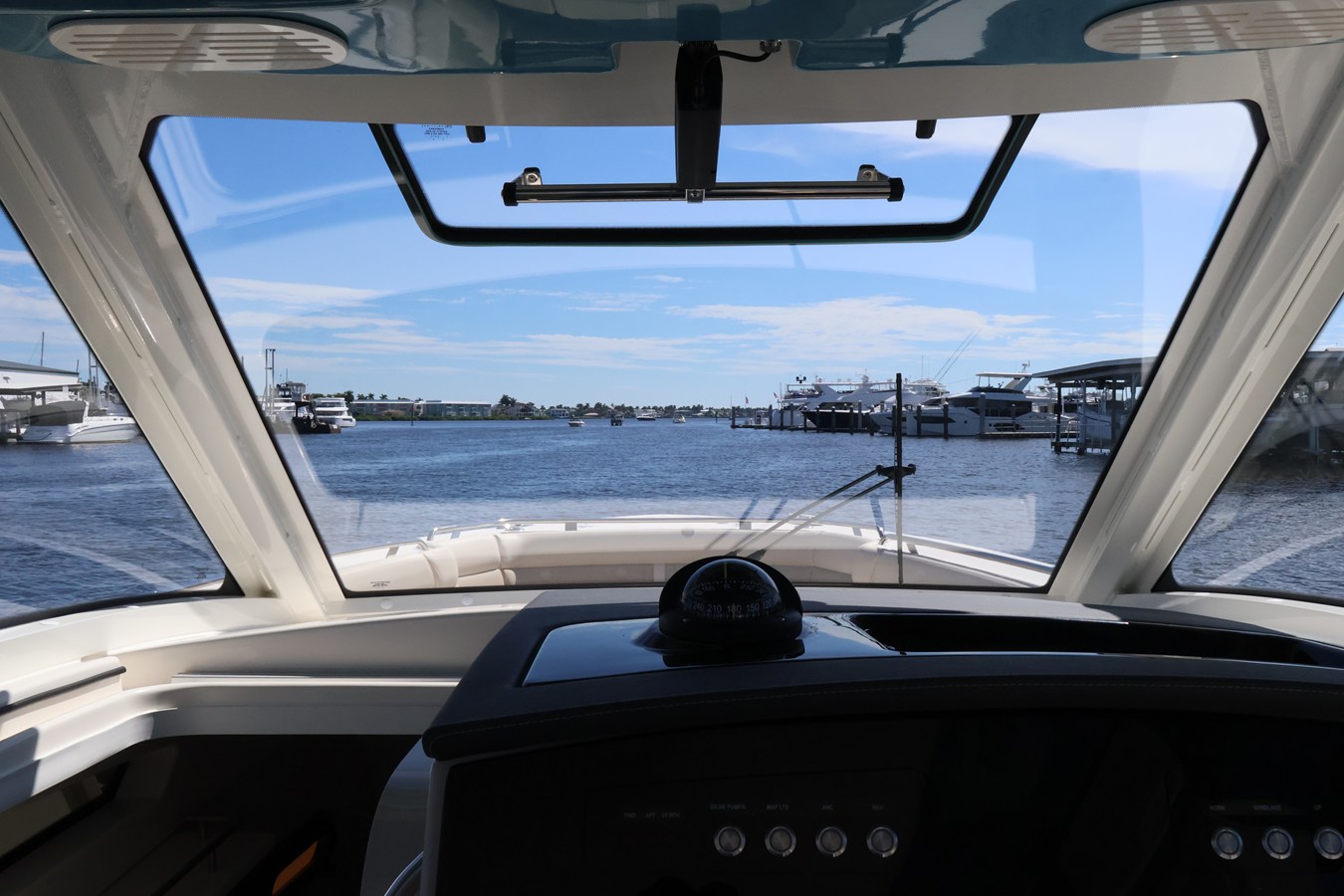 BOSTON WHALER 350 REALM, photo 35