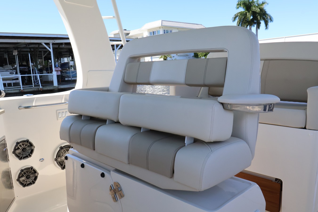 BOSTON WHALER 350 REALM, photo 36