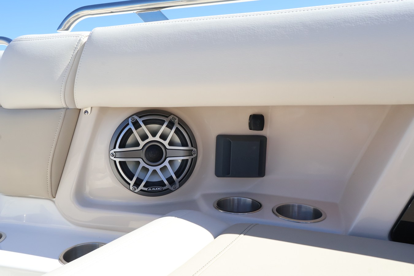 BOSTON WHALER 350 REALM, photo 54