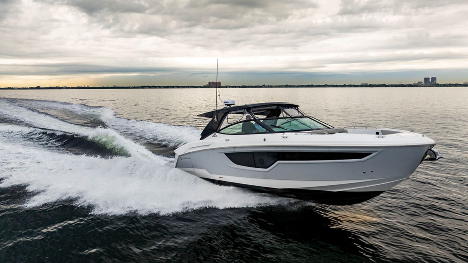 Cruisers Yachts 38 GLS OB — 2024 Cruisers Yachts 38 GLS OB — photo 2
