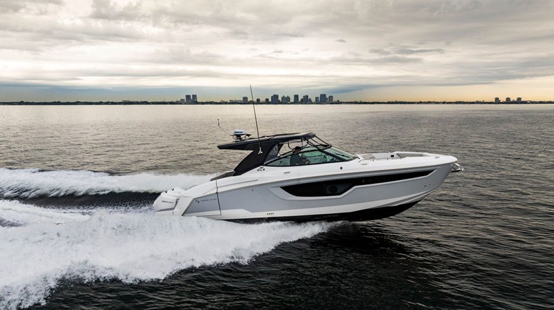 CRUISERS YACHTS 38 GLS OB — 2024 Cruisers Yachts 38 GLS OB