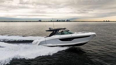 CRUISERS YACHTS 38 GLS OB 486228