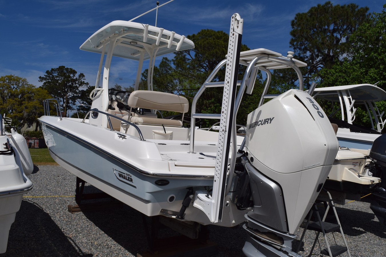 Boston Whaler 240 Dauntless — 2019 Boston Whaler 240 Dauntless — photo 3