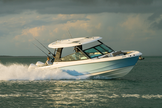 BOSTON WHALER 330 VANTAGE — 2027 Boston Whaler 330 Vantage