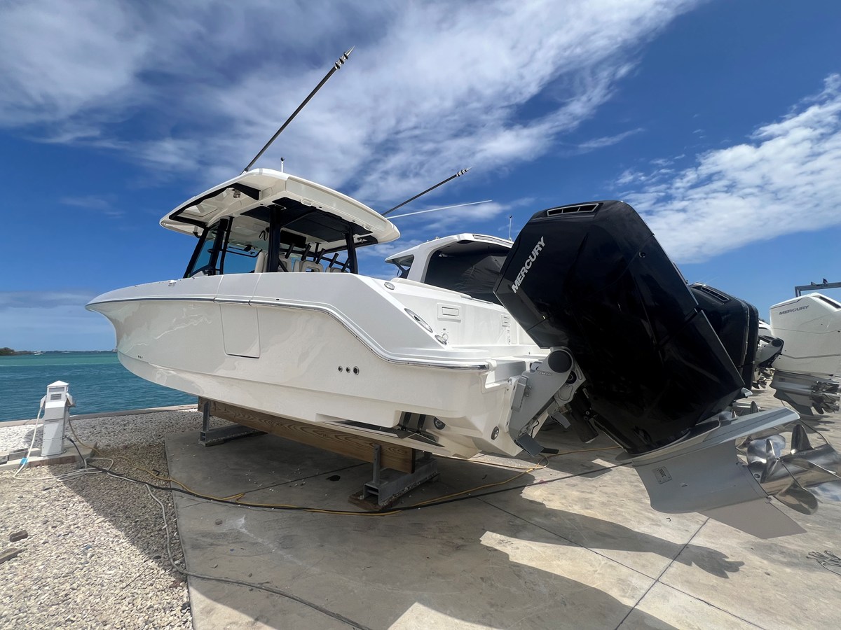 Boston Whaler 380 Outrage — 2023 Boston Whaler 380 Outrage — photo 3