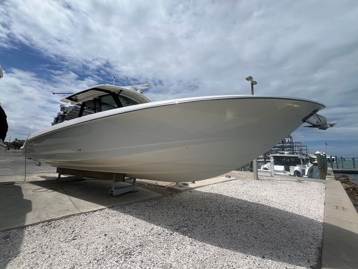 Boston Whaler 380 Outrage — 2023 Boston Whaler 380 Outrage — photo 4