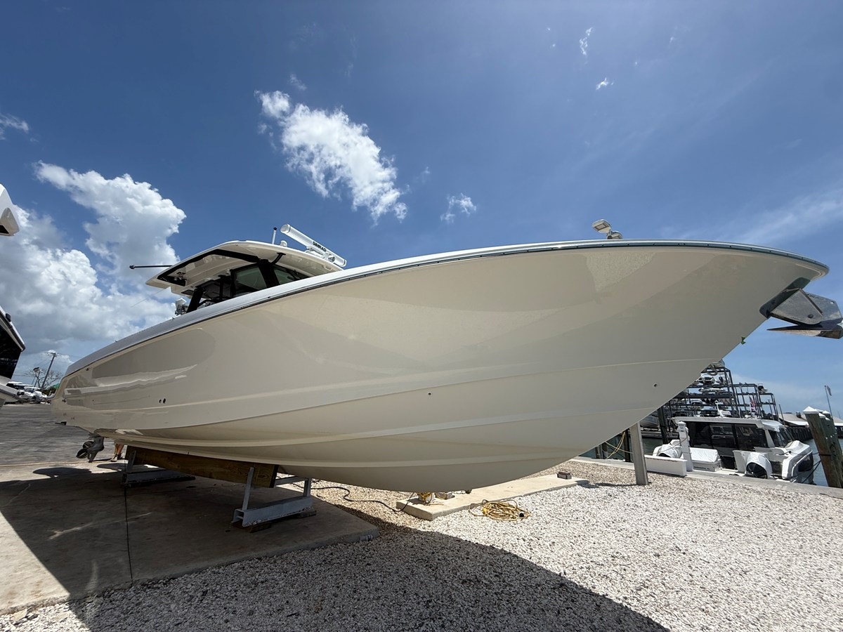 Boston Whaler 380 Outrage — 2023 Boston Whaler 380 Outrage — photo 5