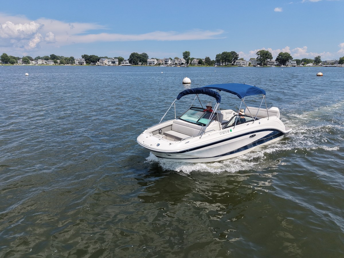 Sea Ray 250 SDX OB — 2022 Sea Ray 250 SDX OB