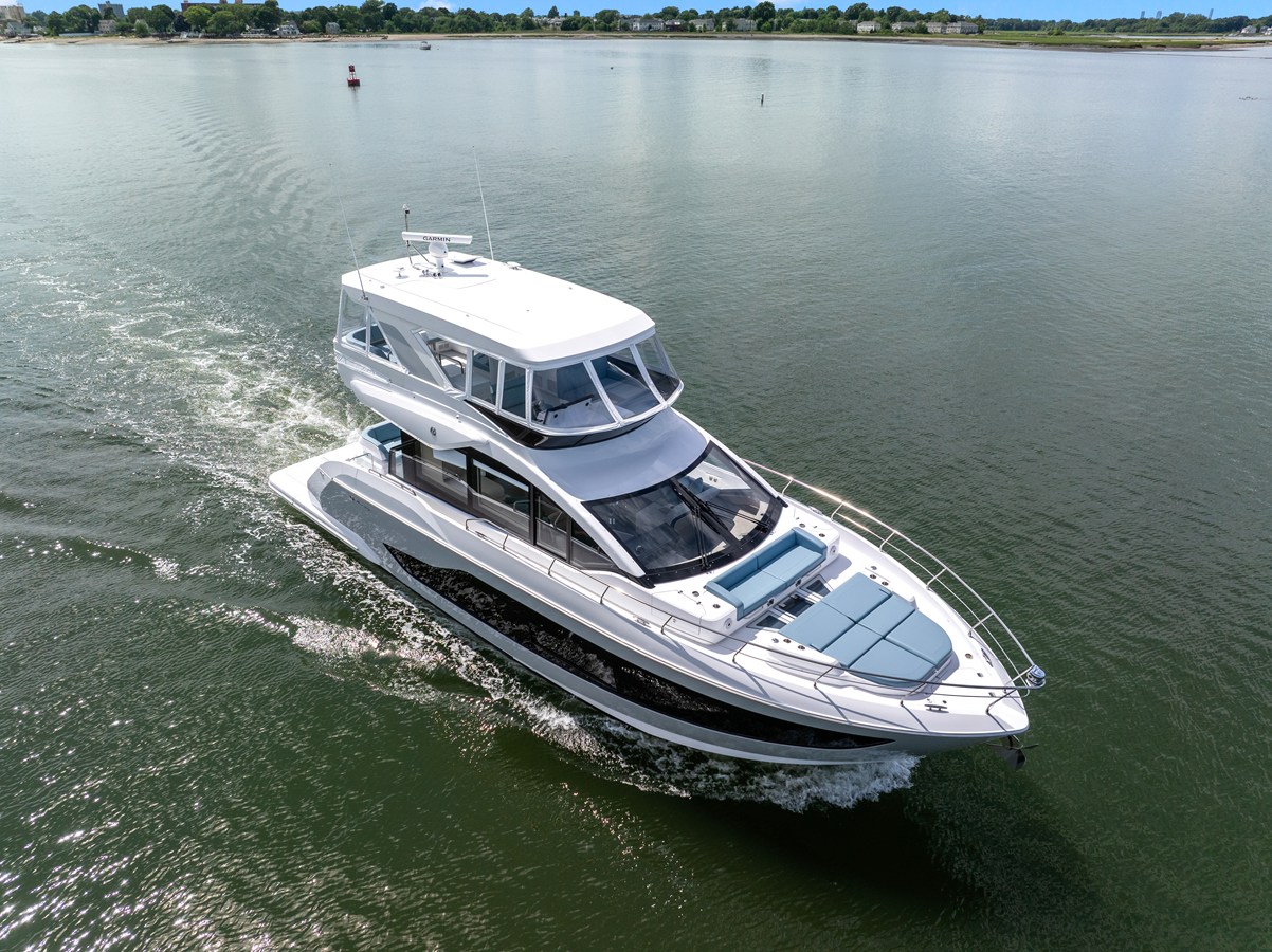 CRUISERS YACHTS 57 FLY, photo 3