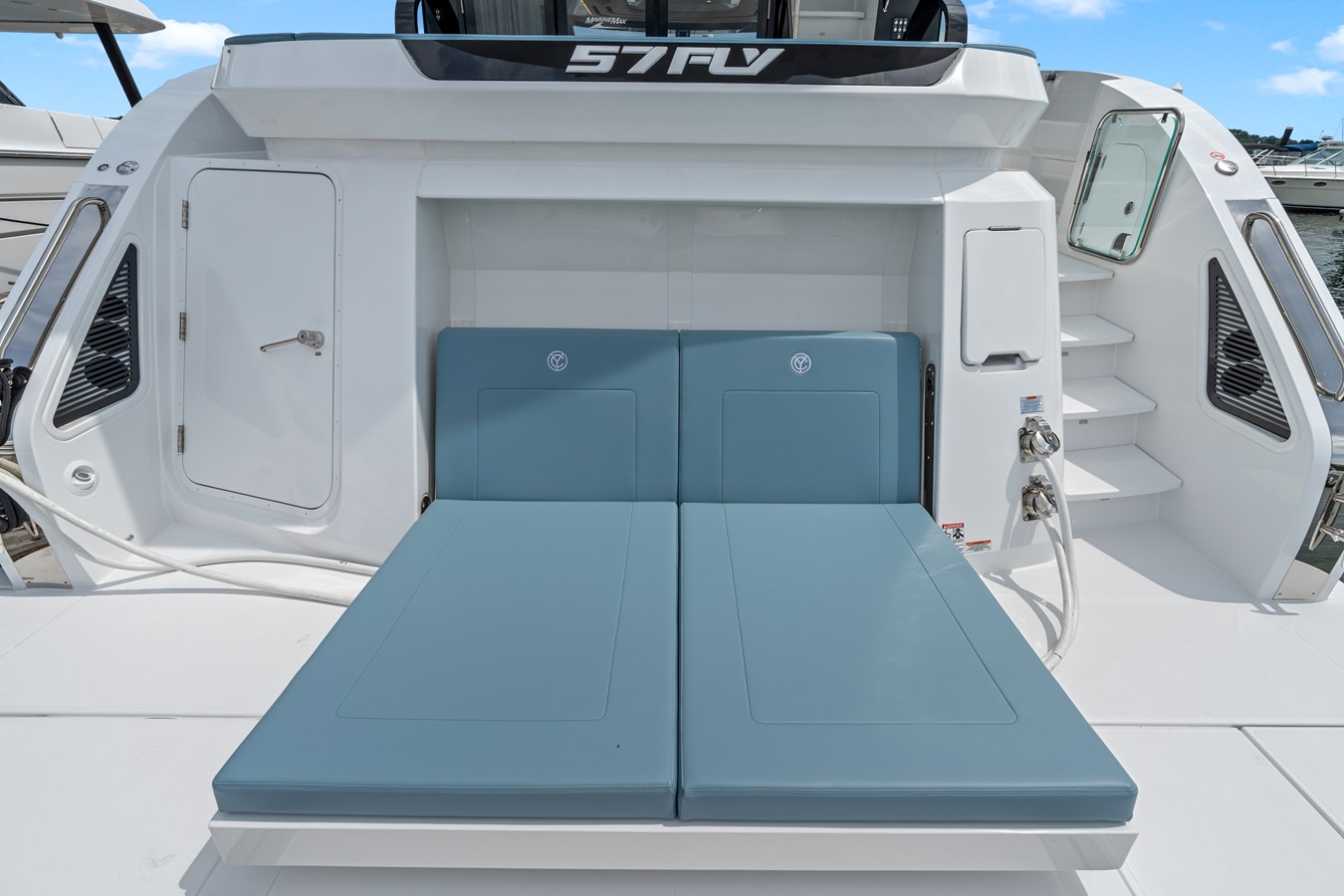CRUISERS YACHTS 57 FLY, photo 6