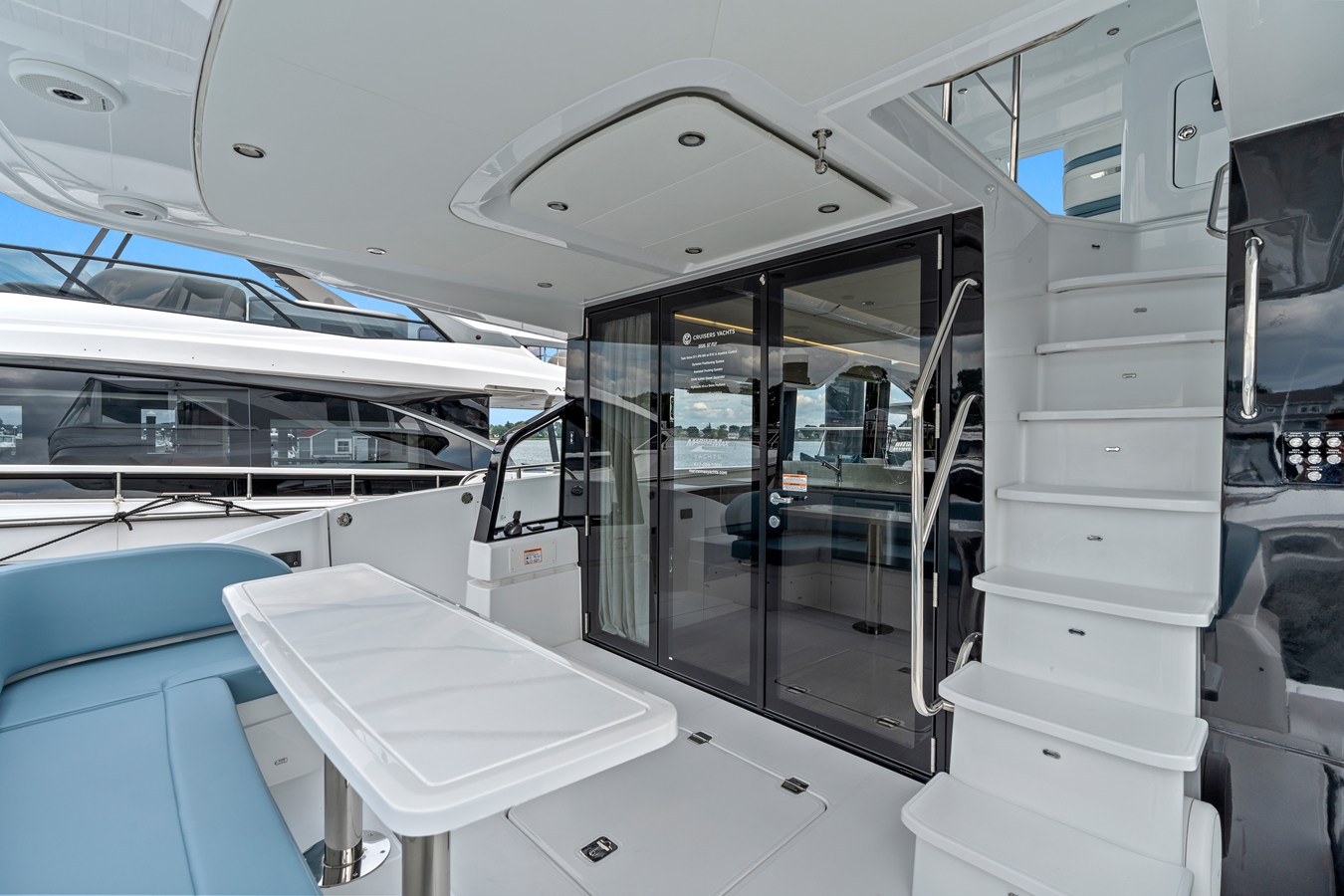 CRUISERS YACHTS 57 FLY, photo 9