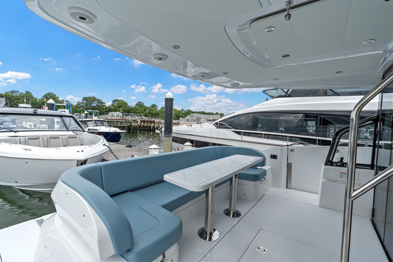 CRUISERS YACHTS 57 FLY, photo 11