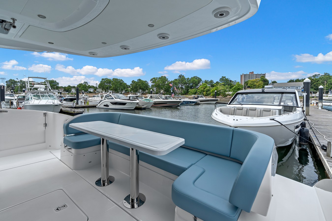 CRUISERS YACHTS 57 FLY, photo 12