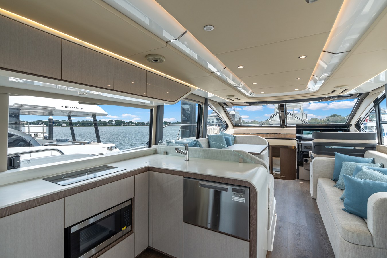 CRUISERS YACHTS 57 FLY, photo 14