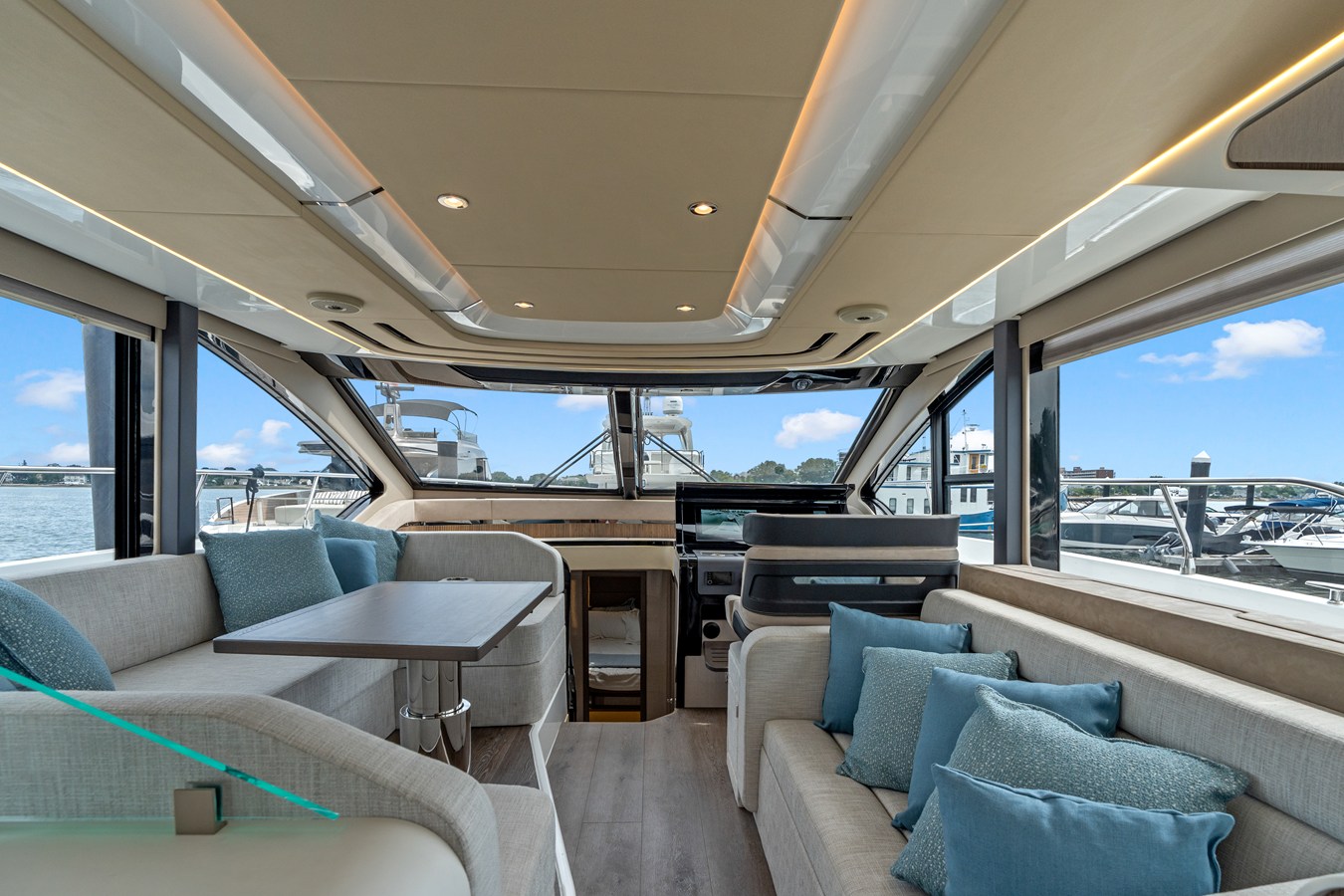 CRUISERS YACHTS 57 FLY, photo 16