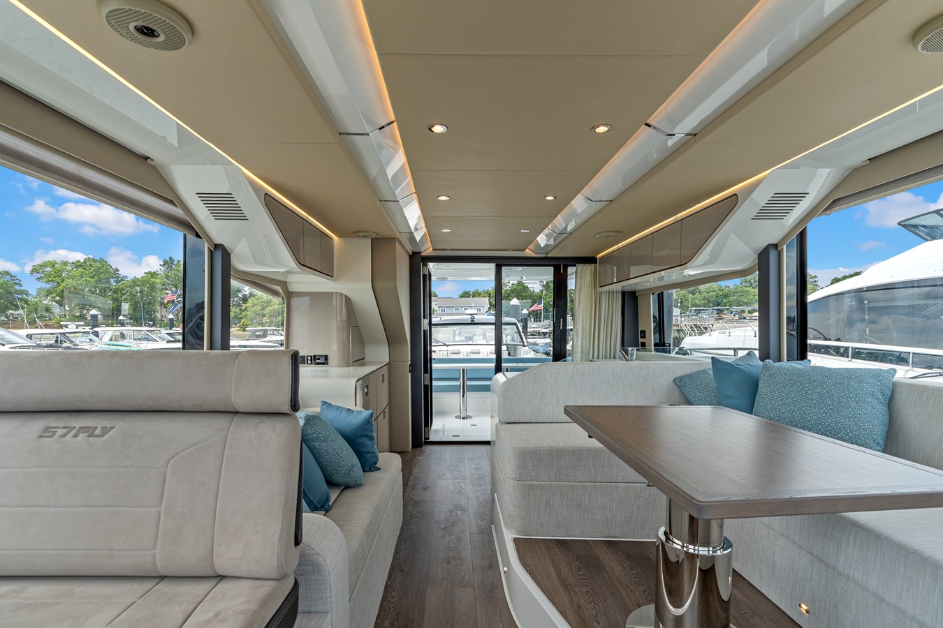 CRUISERS YACHTS 57 FLY, photo 20