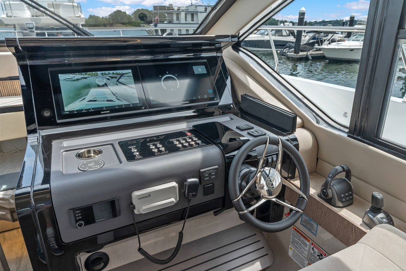 CRUISERS YACHTS 57 FLY, photo 23