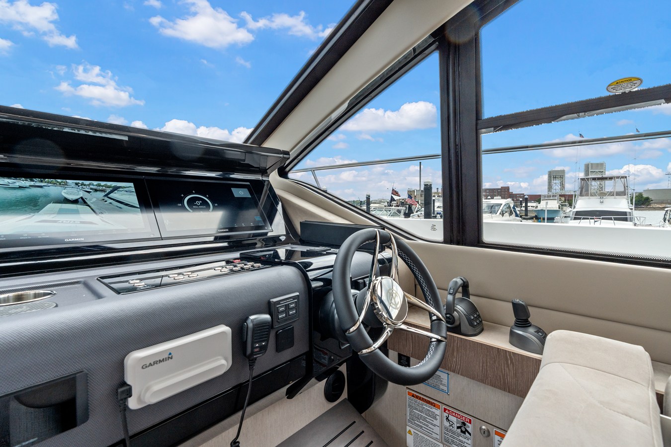 CRUISERS YACHTS 57 FLY, photo 24