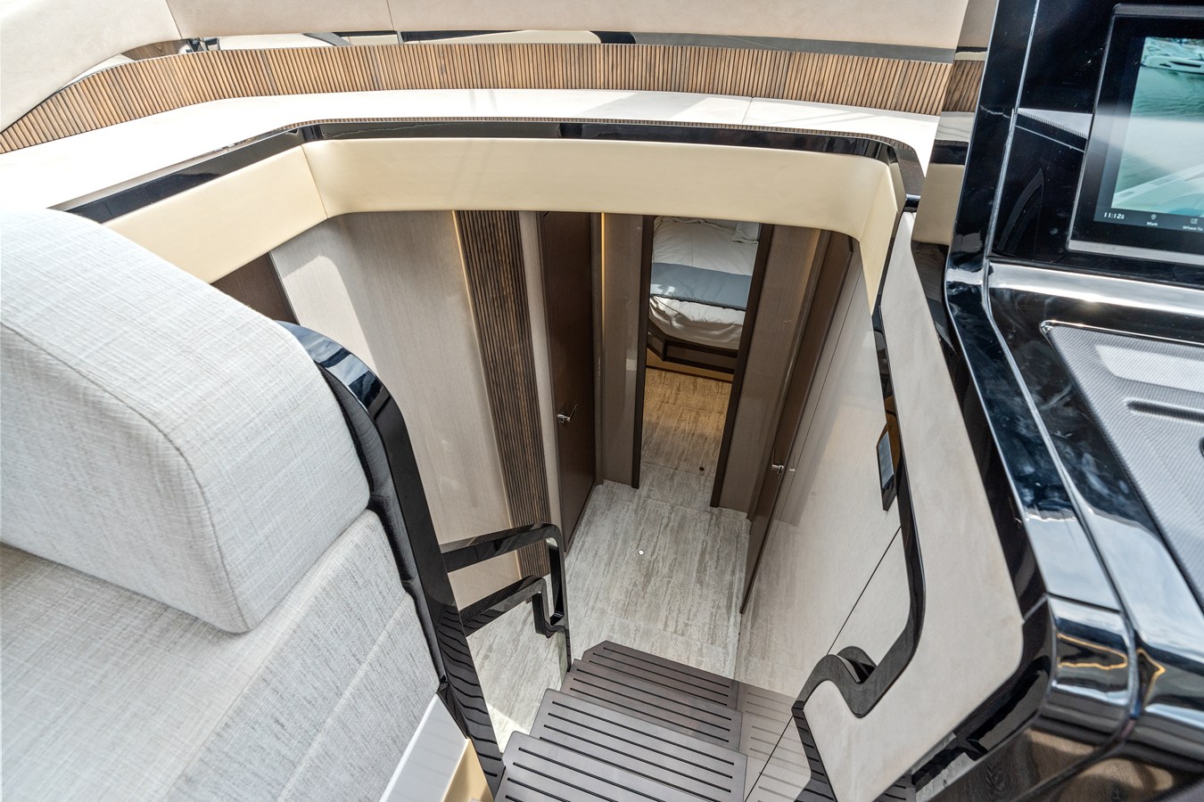 CRUISERS YACHTS 57 FLY, photo 27