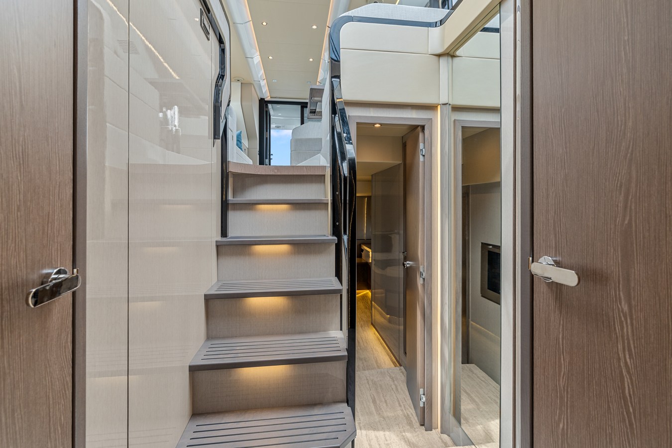 CRUISERS YACHTS 57 FLY, photo 28