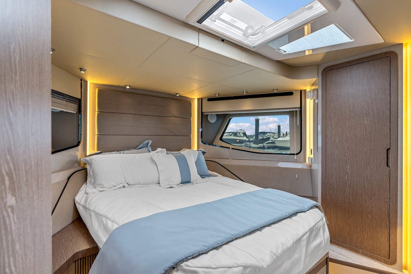 CRUISERS YACHTS 57 FLY, photo 30